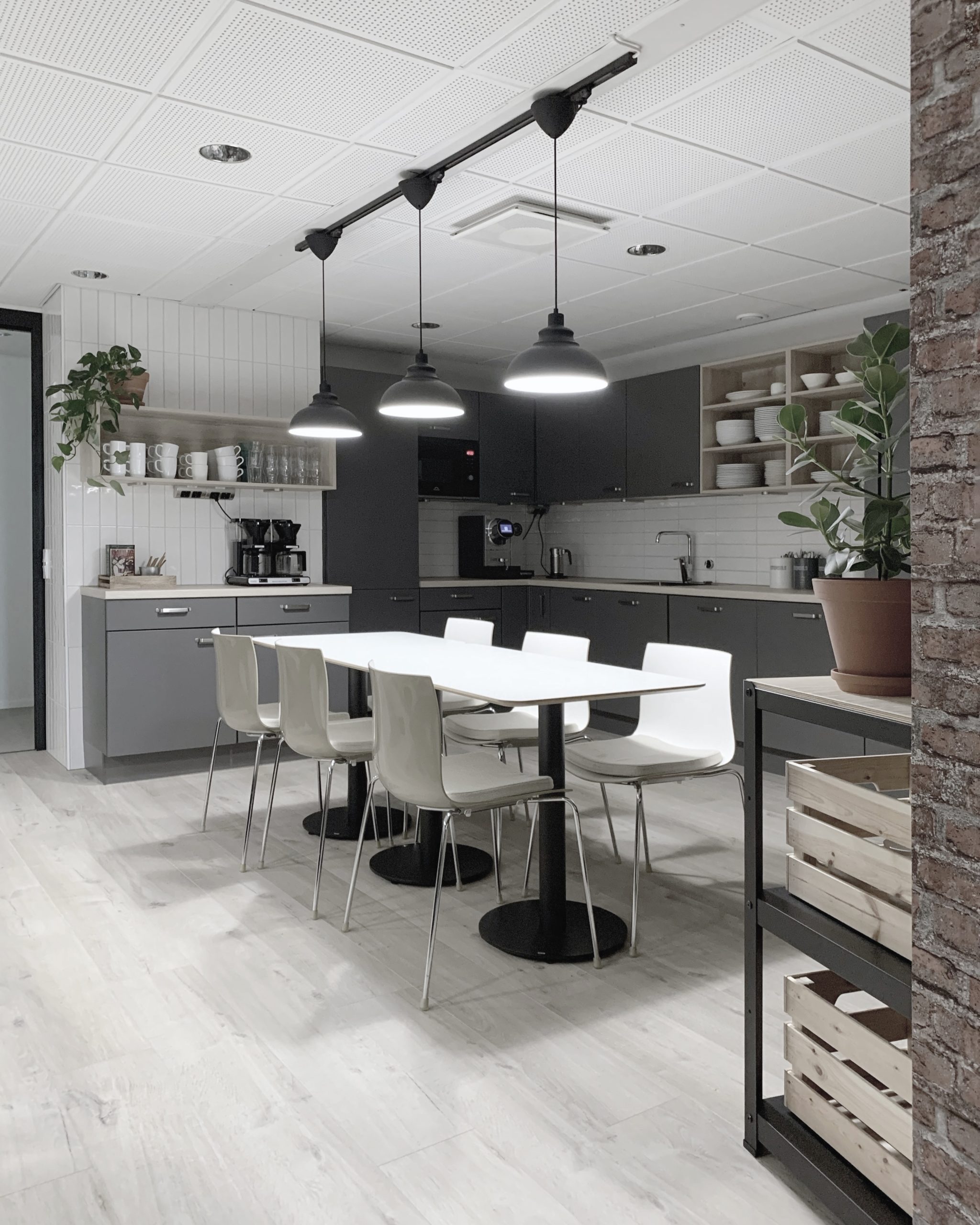 Toimiston sisustussuunnittelu, kahvilatila, Helsinki